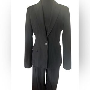 Elie Tahari 2pc. Tailored Suit with Black Detail Striping Size 4